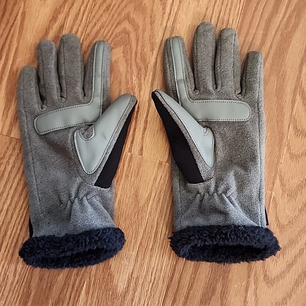 Isotoner‎ gloves size s/m